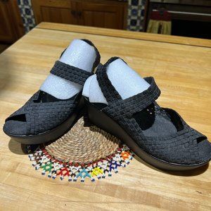 STEVEN by STEVEN MADDEN - BLACK - STRAPPY PLATFORM SHOES